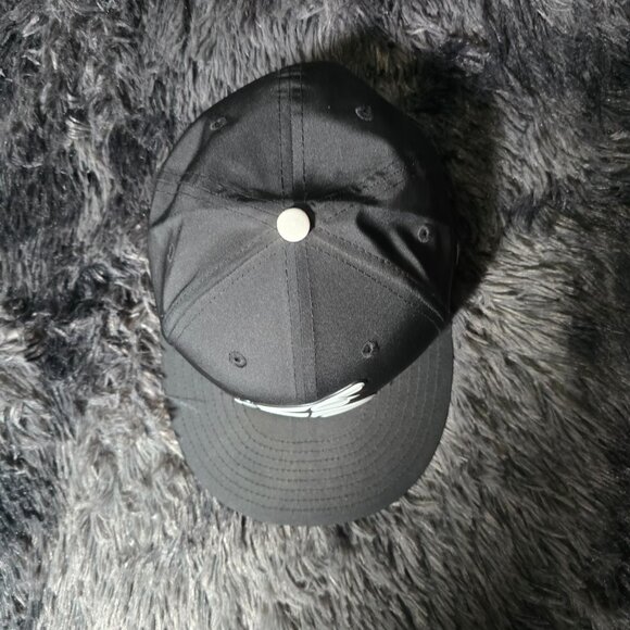 New Era Chicago White Sox Authentic 59FIFTY Fitted Hat 7 3/8 Black lightly used - Picture 3 of 7